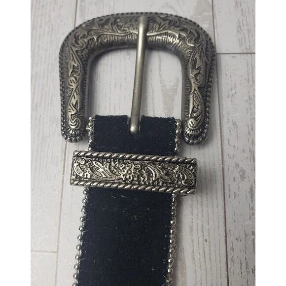 Guess Women’s Western Rhinestone Studded Belt Silver Engraved Buckle Black M - Picture 4 of 6